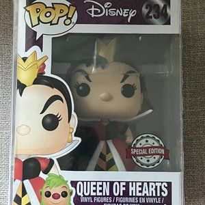 Funko POP! Disney - Queen of Hearts + Hedgehog #234 (Hot Topic Exclusive)